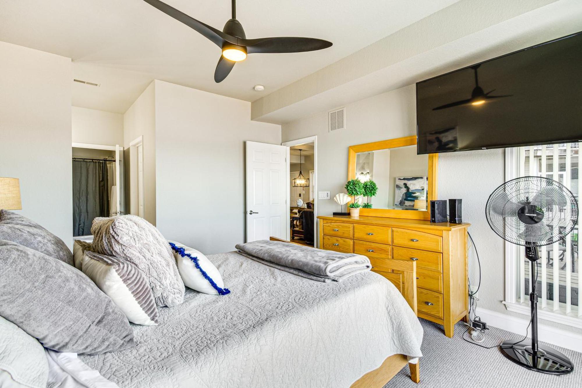 Waterfront Lake Ozark Condo With Deck And Pools Bagian luar foto