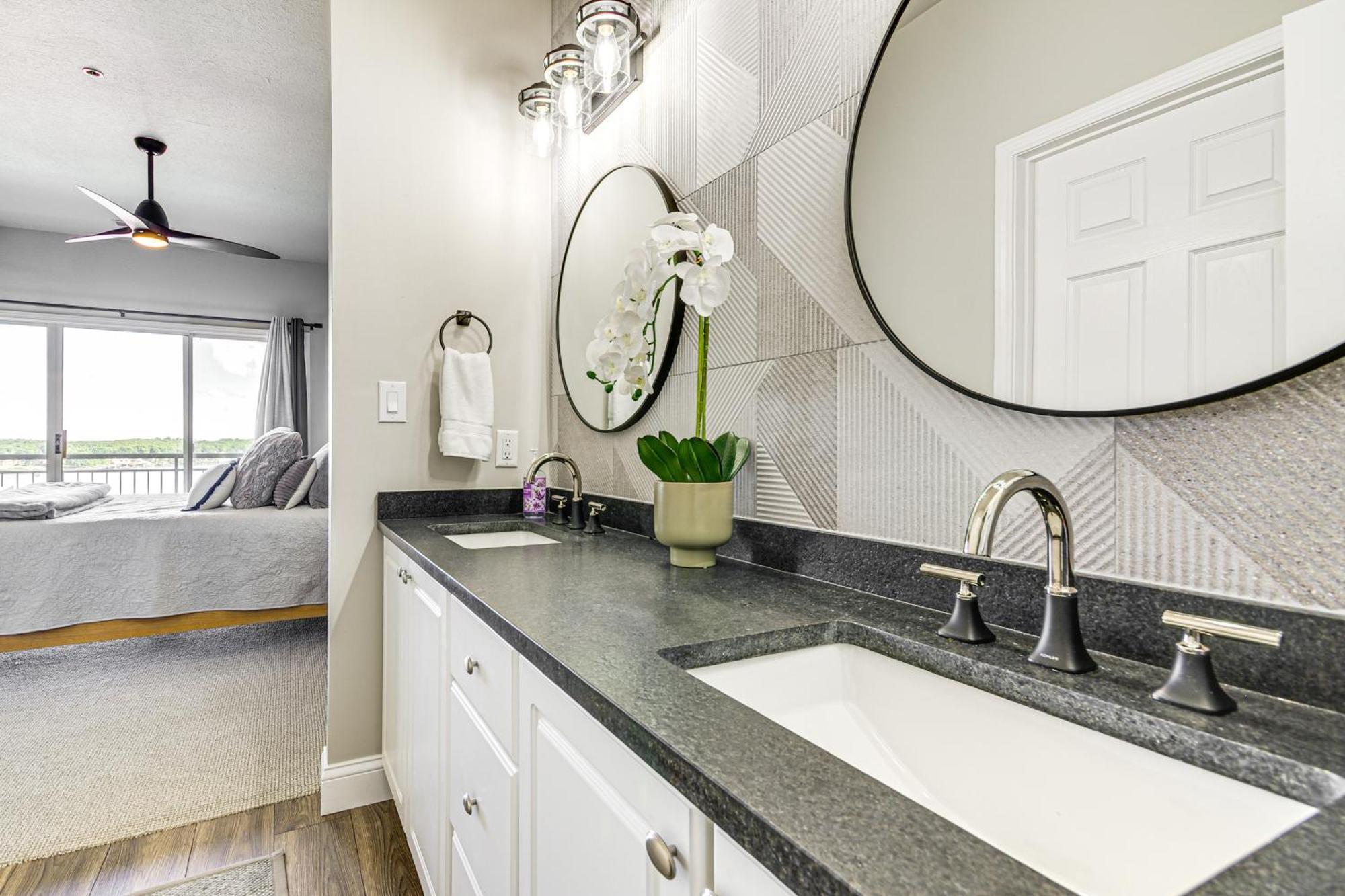 Waterfront Lake Ozark Condo With Deck And Pools Bagian luar foto