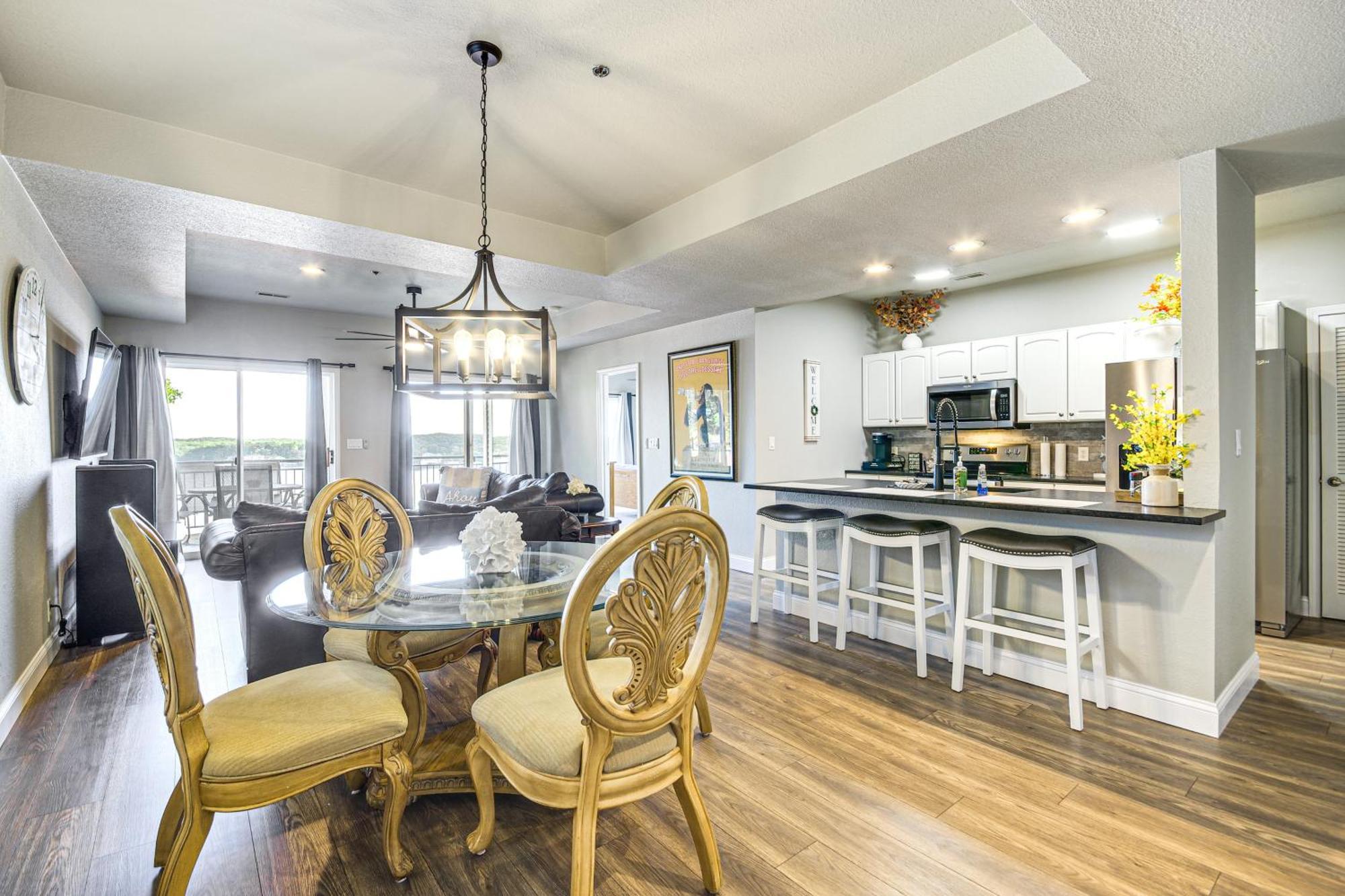 Waterfront Lake Ozark Condo With Deck And Pools Bagian luar foto