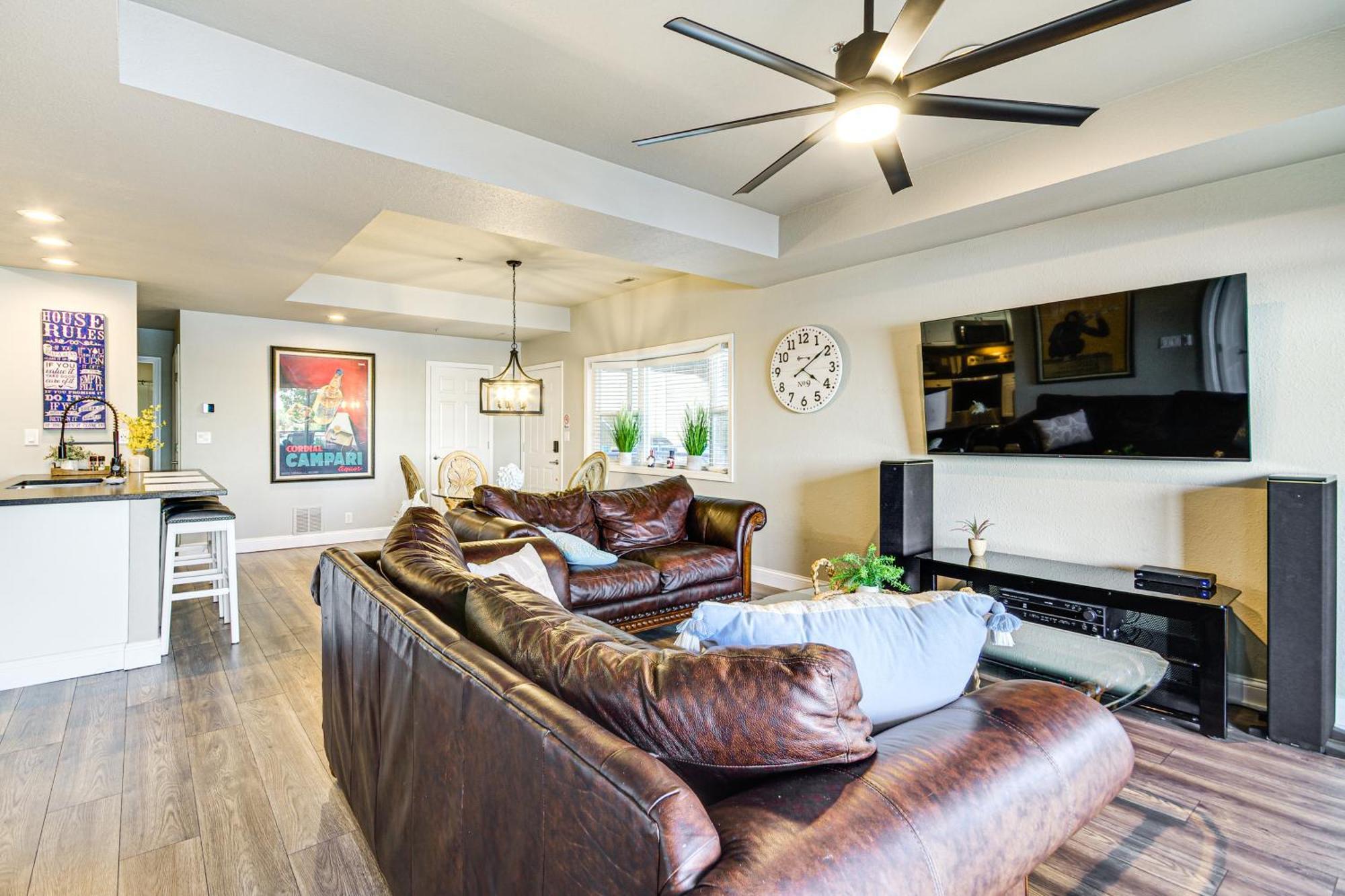 Waterfront Lake Ozark Condo With Deck And Pools Bagian luar foto