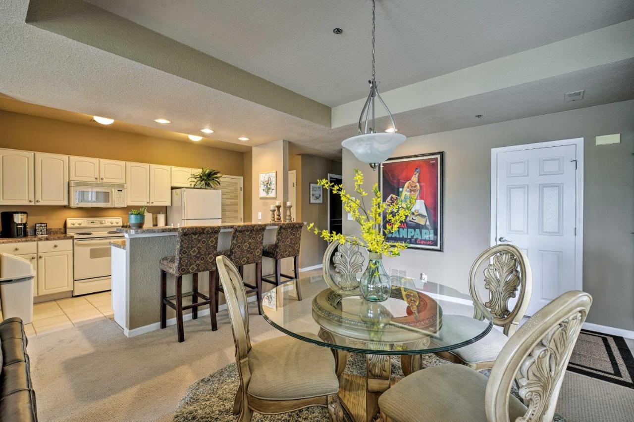 Waterfront Lake Ozark Condo With Deck And Pools Bagian luar foto