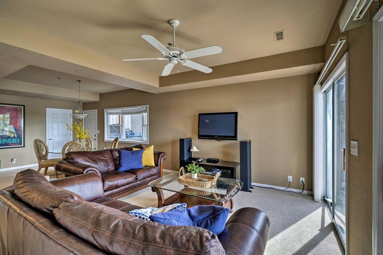 Waterfront Lake Ozark Condo With Deck And Pools Bagian luar foto