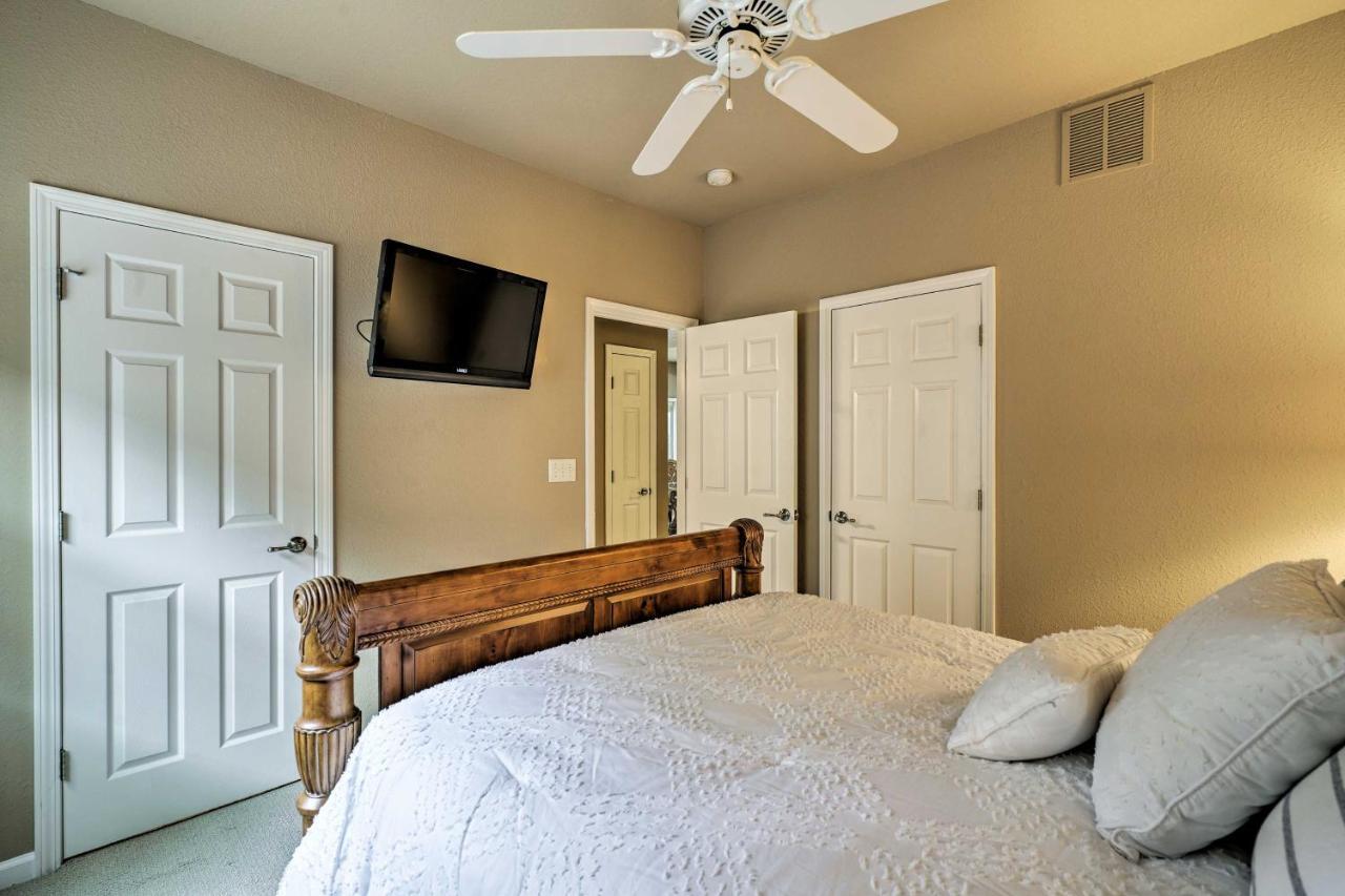 Waterfront Lake Ozark Condo With Deck And Pools Bagian luar foto