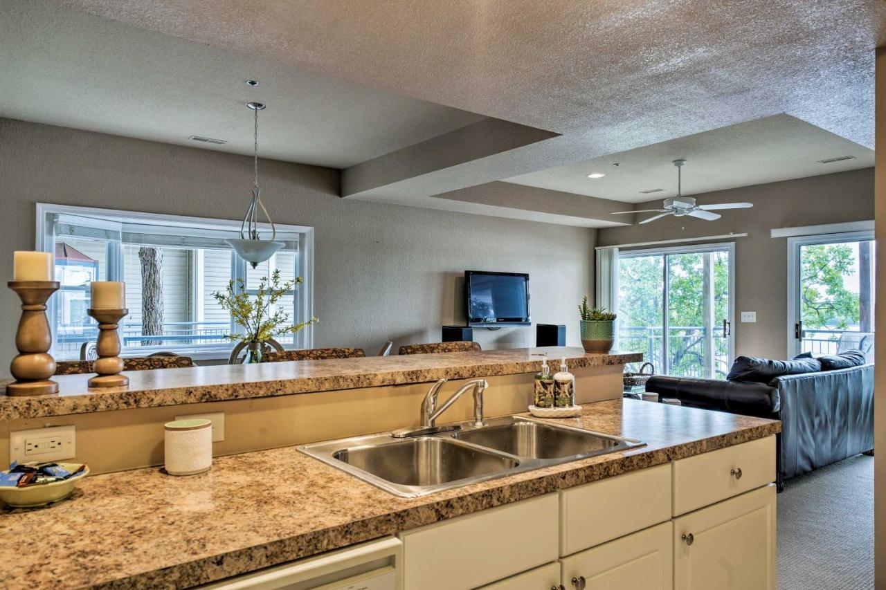 Waterfront Lake Ozark Condo With Deck And Pools Bagian luar foto