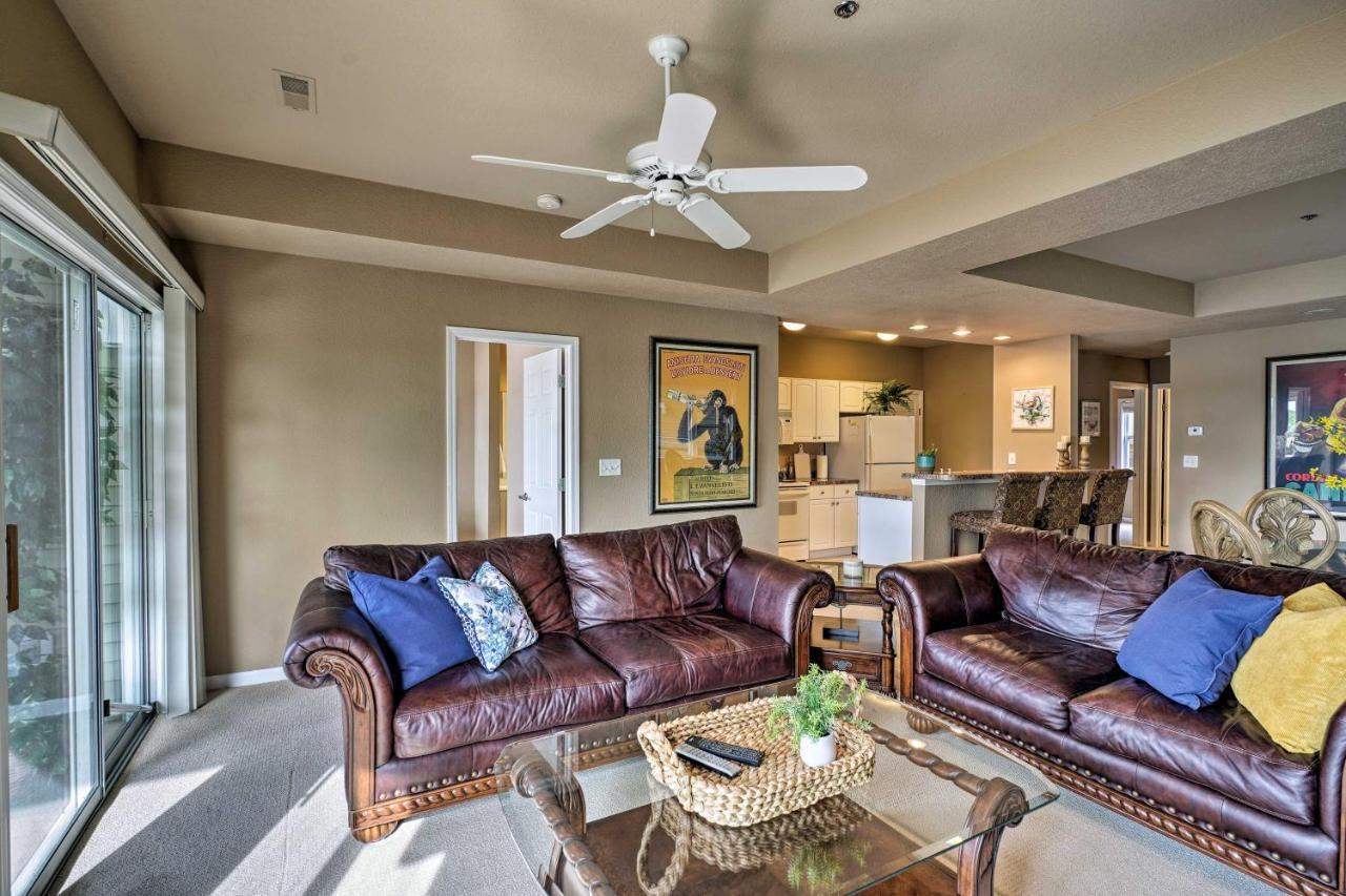 Waterfront Lake Ozark Condo With Deck And Pools Bagian luar foto