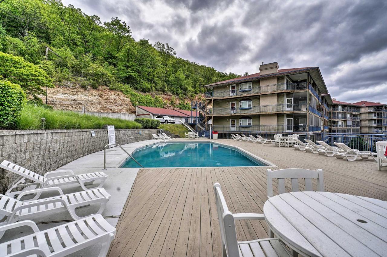 Waterfront Lake Ozark Condo With Deck And Pools Bagian luar foto