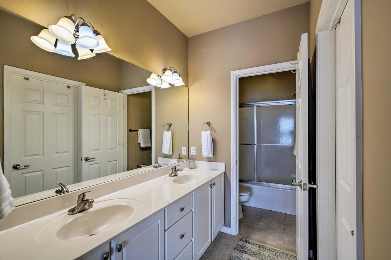 Waterfront Lake Ozark Condo With Deck And Pools Bagian luar foto