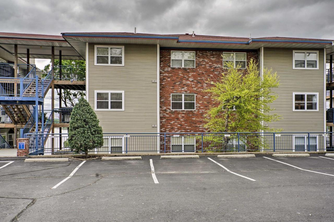 Waterfront Lake Ozark Condo With Deck And Pools Bagian luar foto