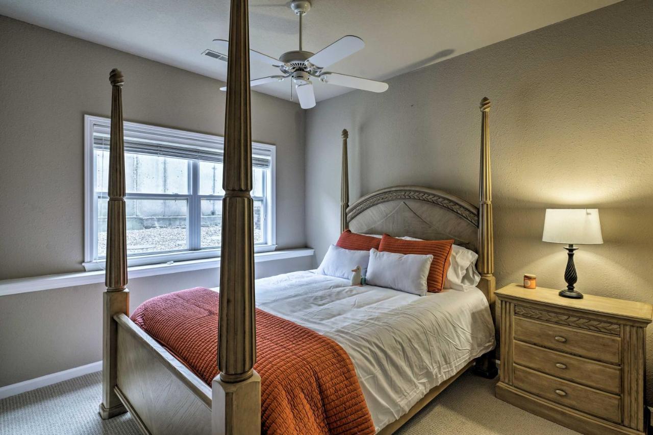 Waterfront Lake Ozark Condo With Deck And Pools Bagian luar foto