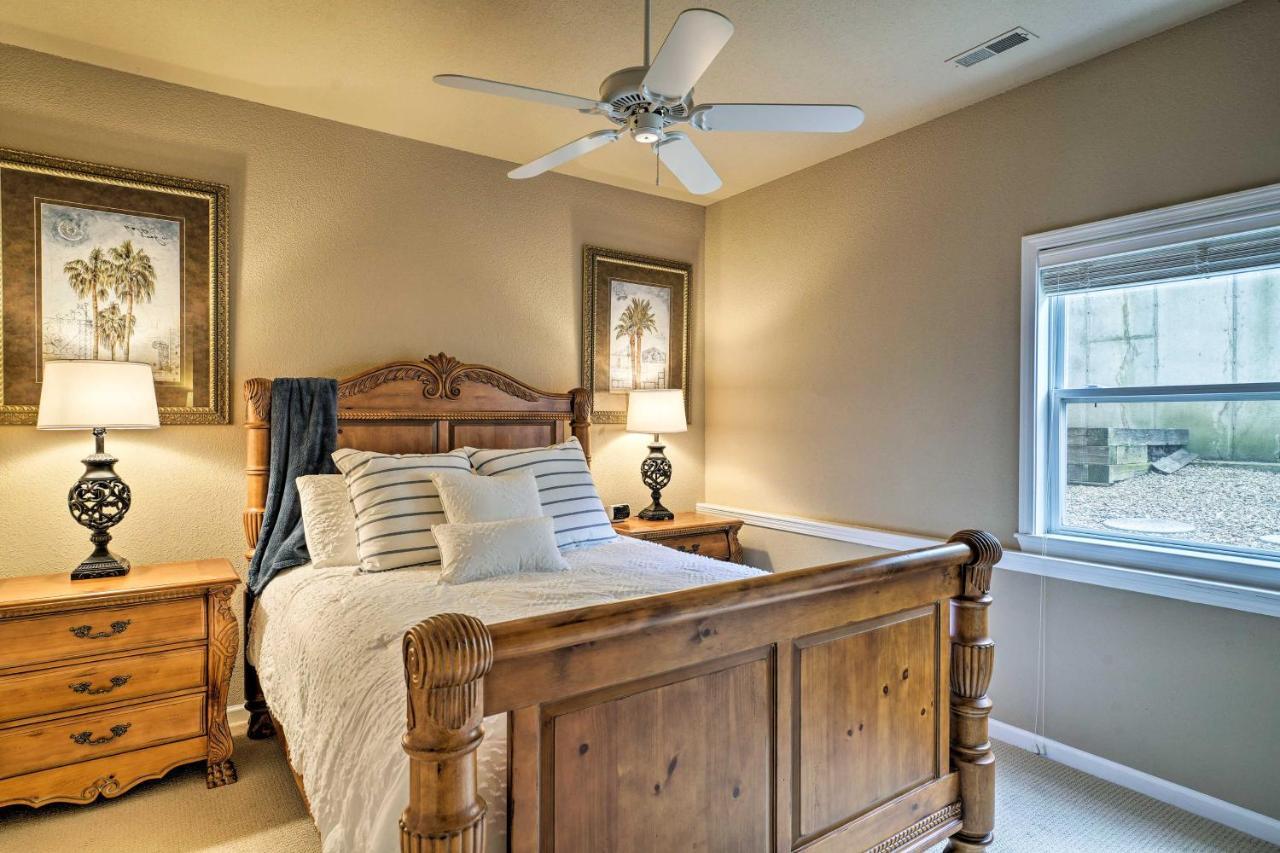 Waterfront Lake Ozark Condo With Deck And Pools Bagian luar foto