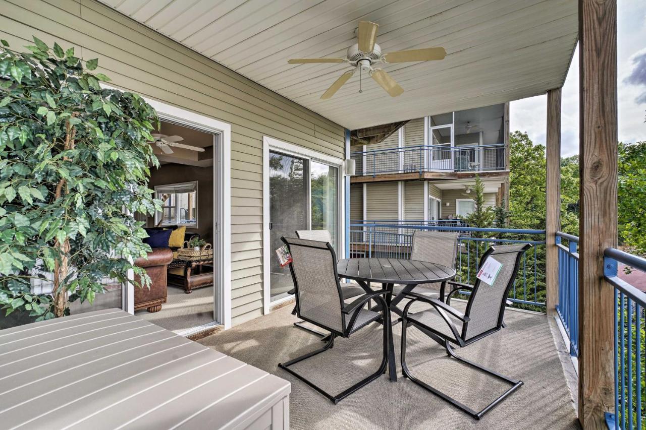 Waterfront Lake Ozark Condo With Deck And Pools Bagian luar foto